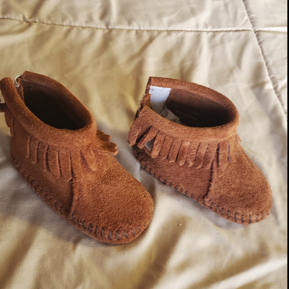 Adorable Minnetonka Brown Infant Moccasins Size 1